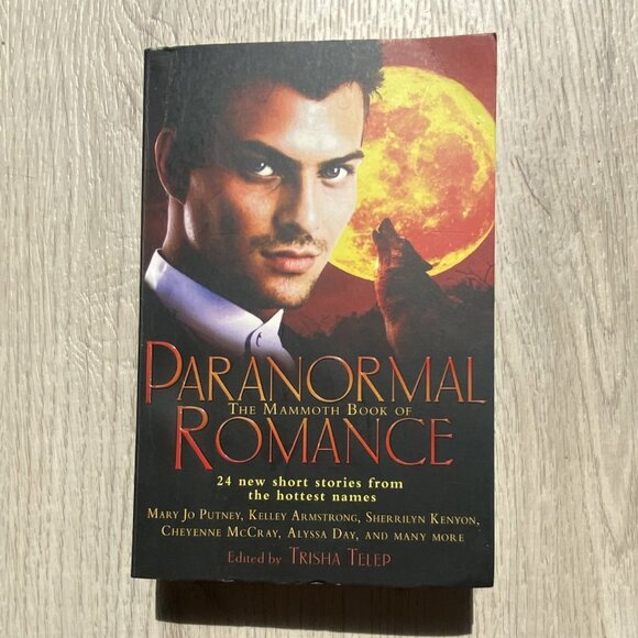 The Mammoth Book of Paranormal Romance- book of short stories; paperback. - Picture 1 of 1